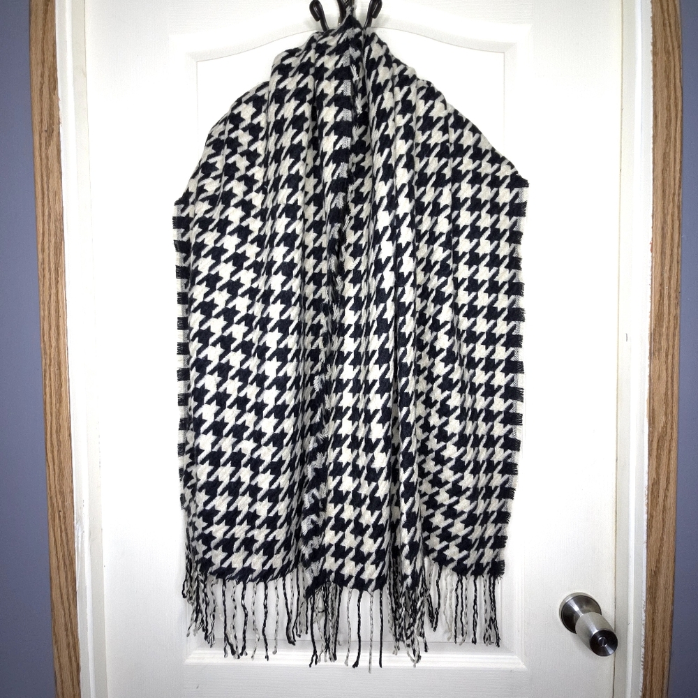 Jane & Berry Dog Tooth Scarf Long Cream Black
